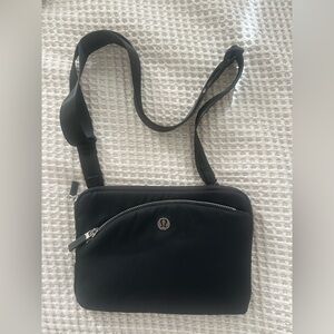 lululemon athletica Curved Lines Crossbody Bag Black